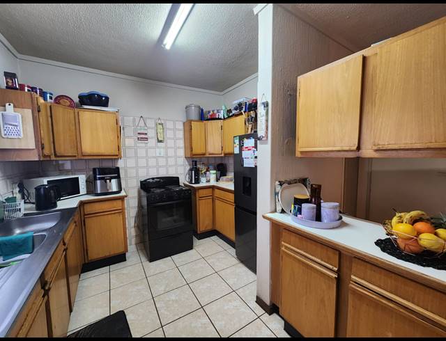 2 BEDROOM FLAT FOR SALE IN THREE RIVERS PROPER